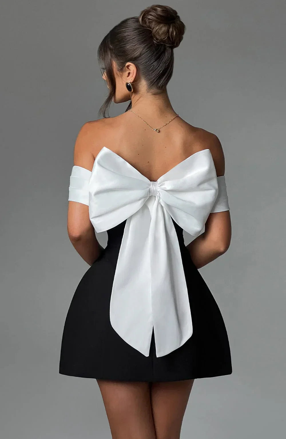 Elena | Robe élégante avec nœud