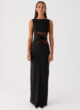 Leni | Robe maxi ajustée avec des découpes subtiles et un laçage