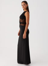 Leni | Robe maxi ajustée avec des découpes subtiles et un laçage